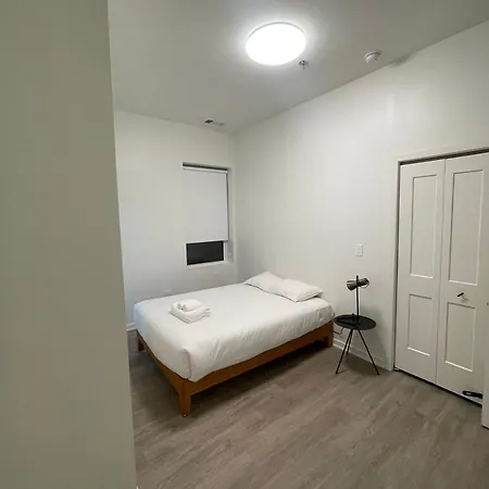 Modern Shared Near Downtown Chicago, Flexible Options And Shared Amenities * Chicago