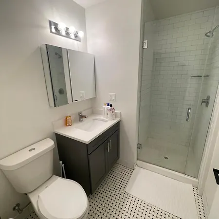 Modern Shared Near Downtown Chicago, Flexible Options And Shared Amenities Guest house Chicago