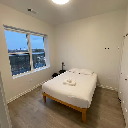 Modern Shared Near Downtown Chicago, Flexible Options And Shared Amenities *