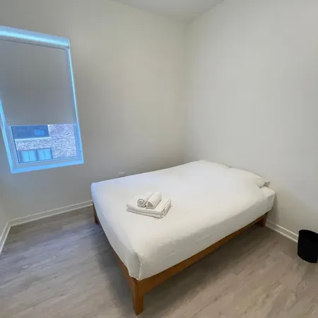 Stylish Shared Minutes From Downtown Chicago, 1bedroom And Shared Access 2* Chicago
