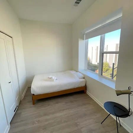 Stylish Shared Minutes From Downtown Chicago, 1bedroom And Shared Access Guest house