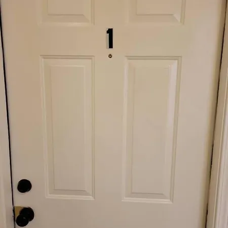 Charming 3bd 2bth Apartment--private