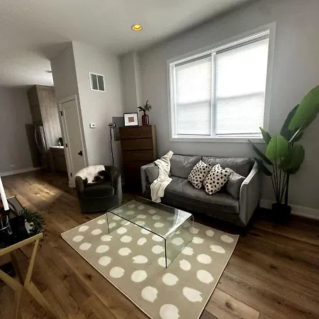 Apartment Chic City Living Only 95 A Day Chicago