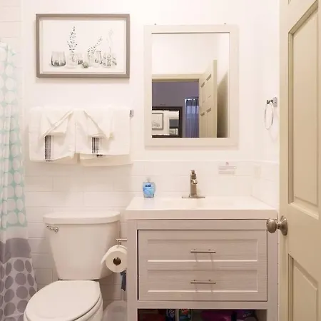Prime Wicker Park Close To Shops & Dining *