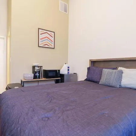 Prime Wicker Park Close To Shops & Dining Chicago