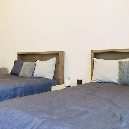 Prime Wicker Park Close To Shops & Dining Apartment