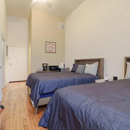 Prime Wicker Park Close To Shops & Dining Apartment