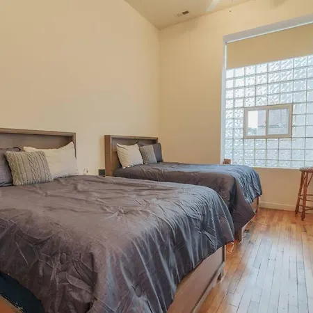 Prime Wicker Park Close To Shops & Dining *