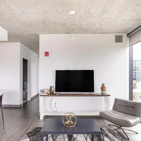 Sophisticated 3br - New Modern And Luxurious
