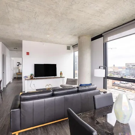 Apartment Sophisticated 3br - New Modern And Luxurious