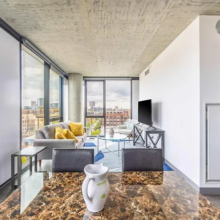Apartment Freshly Minted 2br - Elegance & Comfort In *