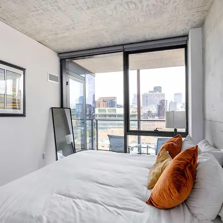 Sophisticated 3br - New Modern And Luxurious *