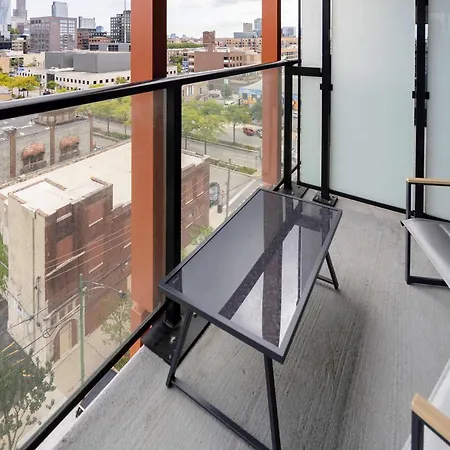 Apartment Sophisticated 3br - New Modern And Luxurious