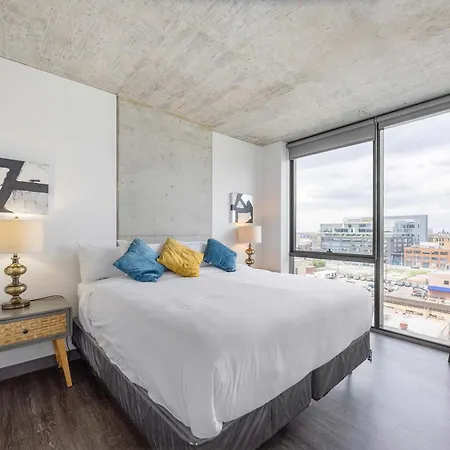 Sophisticated 3br - New Modern And Luxurious *