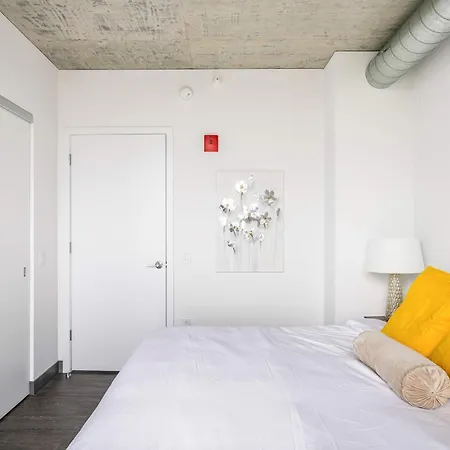 Apartment Freshly Minted 2br - Elegance & Comfort In