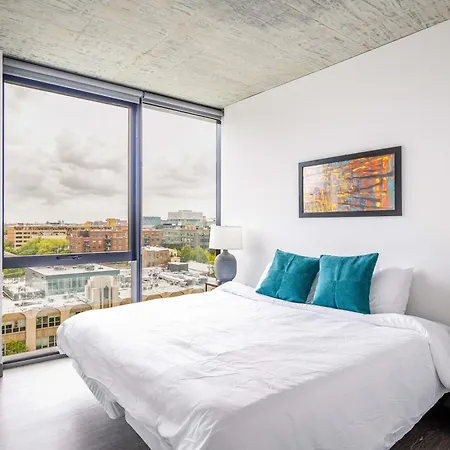 Apartment Freshly Minted 2br - Elegance & Comfort In *