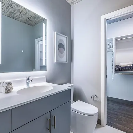Apartment Freshly Minted 2br - Elegance & Comfort In