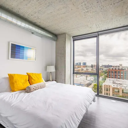 Apartment Freshly Minted 2br - Elegance & Comfort In