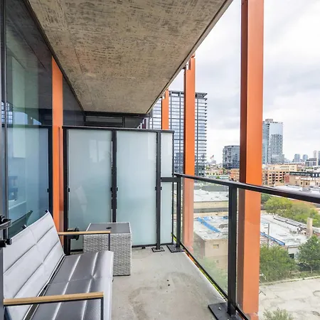 Apartment Freshly Minted 2br - Elegance & Comfort In