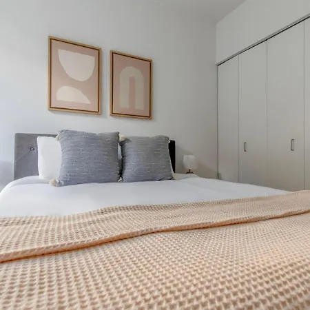 Loop Jr 1br W Game Nr Park Riverwalk Chi-1013 * Chicago