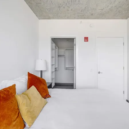 Sophisticated 3br - New Modern And Luxurious