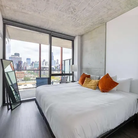 Sophisticated 3br - New Modern And Luxurious Apartment