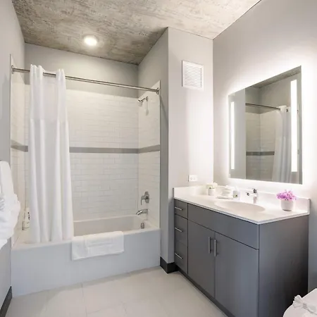 Sophisticated 3br - New Modern And Luxurious *