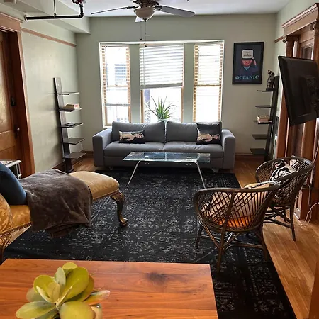 Blue In Dorothy's Bnb Chicago