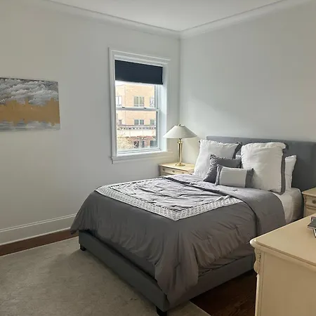 Lyons' Den Homestay Chicago