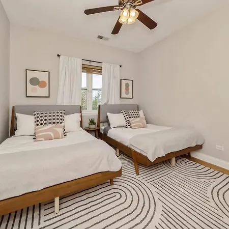 Modern Comfort In Tri-taylor Apartment *