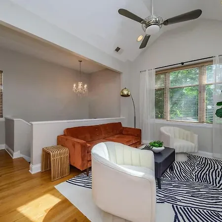 Modern Comfort In Tri-taylor