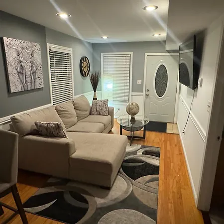 Cozy 4bd House Fireplace And Pond Chicago
