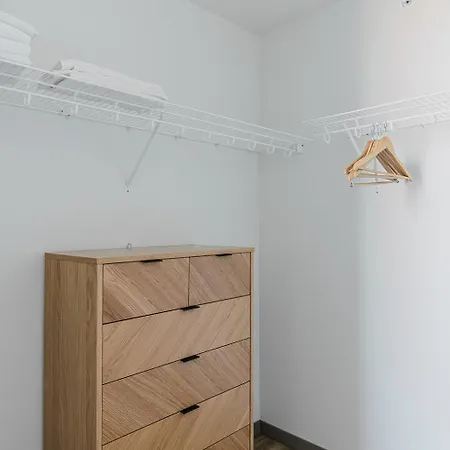 Blueground Medical District 3bd Chi-1112 Apartment