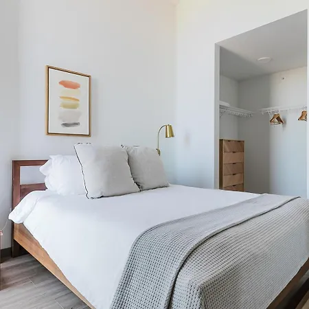 Blueground Medical District 3bd Chi-1112 Apartment Chicago