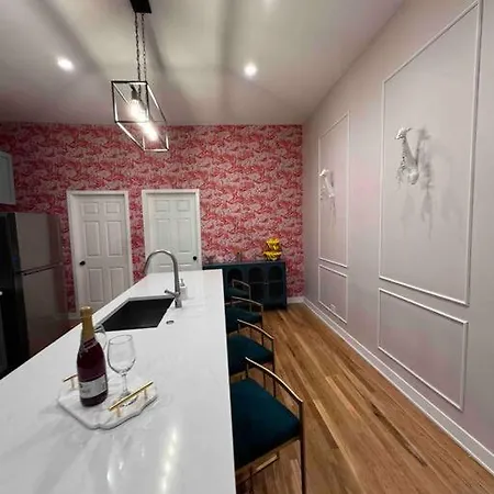 Chic Safari Haven - 2 Bd\2 Ba - Sleeps 8 Apartment