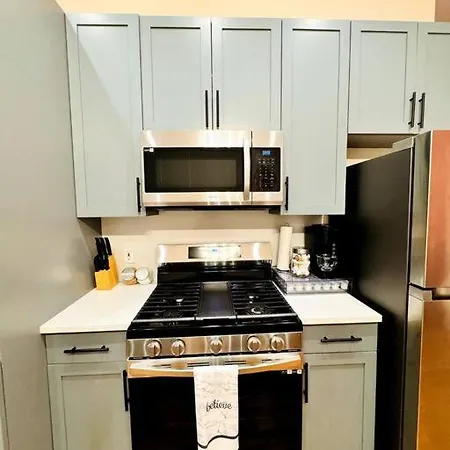 Apartment Chic Safari Haven - 2 Bd\2 Ba - Sleeps 8