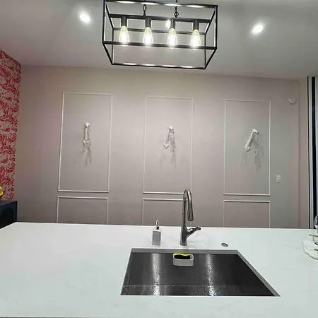Chic Safari Haven - 2 Bd\2 Ba - Sleeps 8 Apartment *