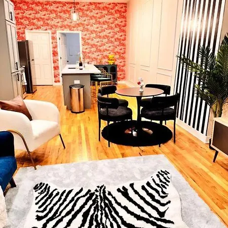 Chic Safari Haven - 2 Bd\2 Ba - Sleeps 8 *