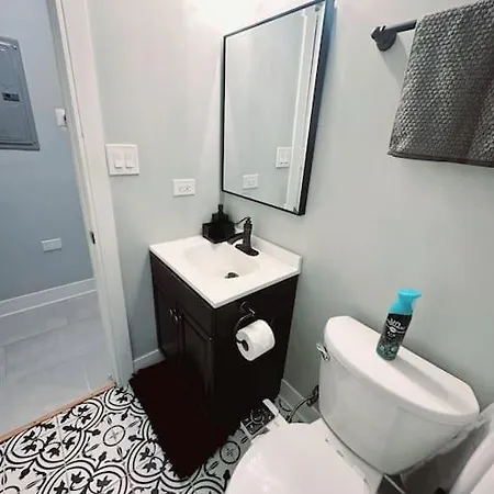Cozy & Near Downtown & Hyde Park *