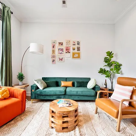 Apartment Balcony Gym 1 Garage Parking Sleeps 12 *