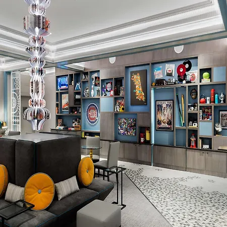Versey Lincoln Park Hotel