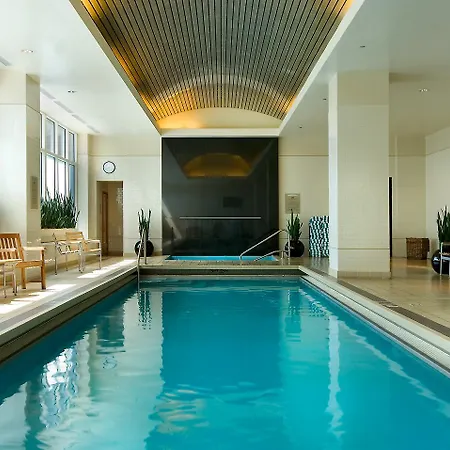 Embassy By Hilton Downtown Magnificent Mile 4*