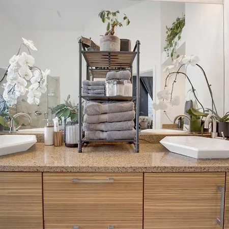 Designer Smart Home Chicago Holiday home