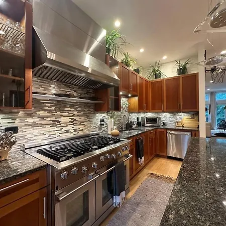 Designer Smart Home Chicago Holiday home *