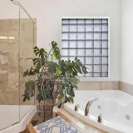 Designer Smart Home Chicago Holiday home Chicago