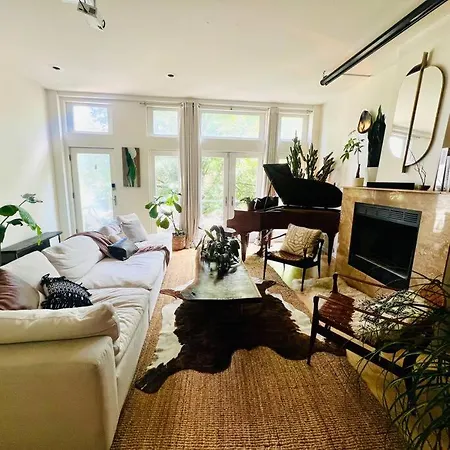 Designer Smart Home Chicago Holiday home