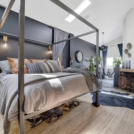 Designer Smart Home Chicago Holiday home *