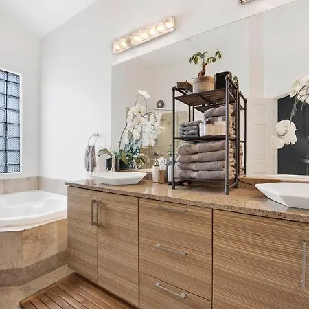 Designer Smart Home Chicago Holiday home Chicago