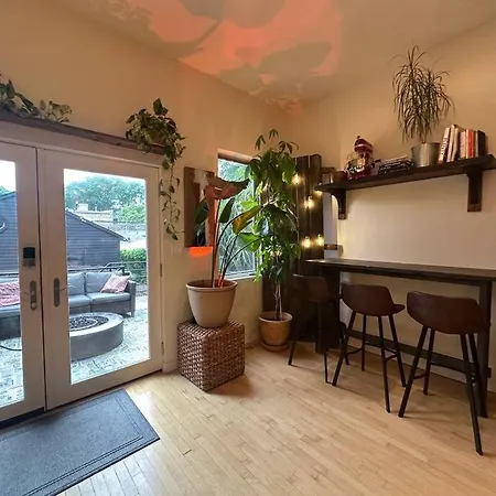 Designer Smart Home Chicago Holiday home *