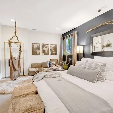 Designer Smart Home Chicago Holiday home